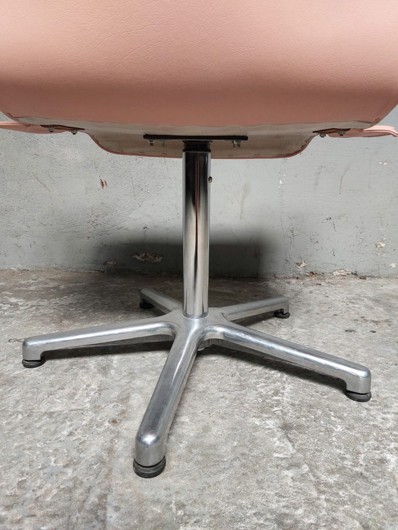 Image 1 of Sedia da ufficio vintage rosa con piede cromato