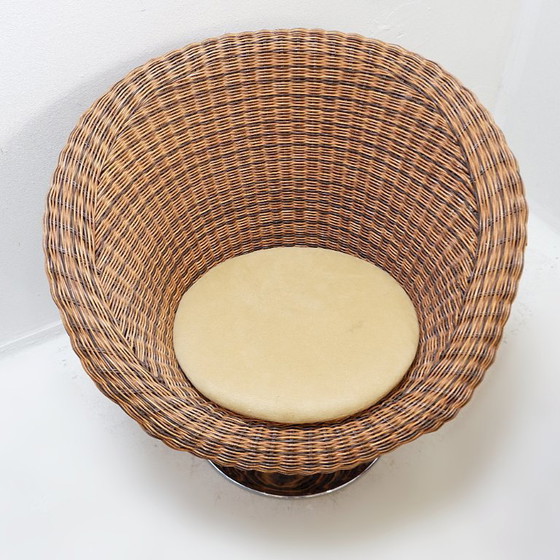 Image 1 of Paire de fauteuils pivotants en osier vintage