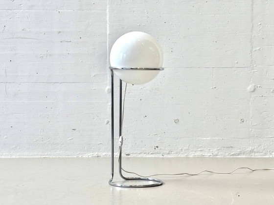 Image 1 of Lampadaire de style Space Age avec globe en verre opale et structure chromée, années 1970