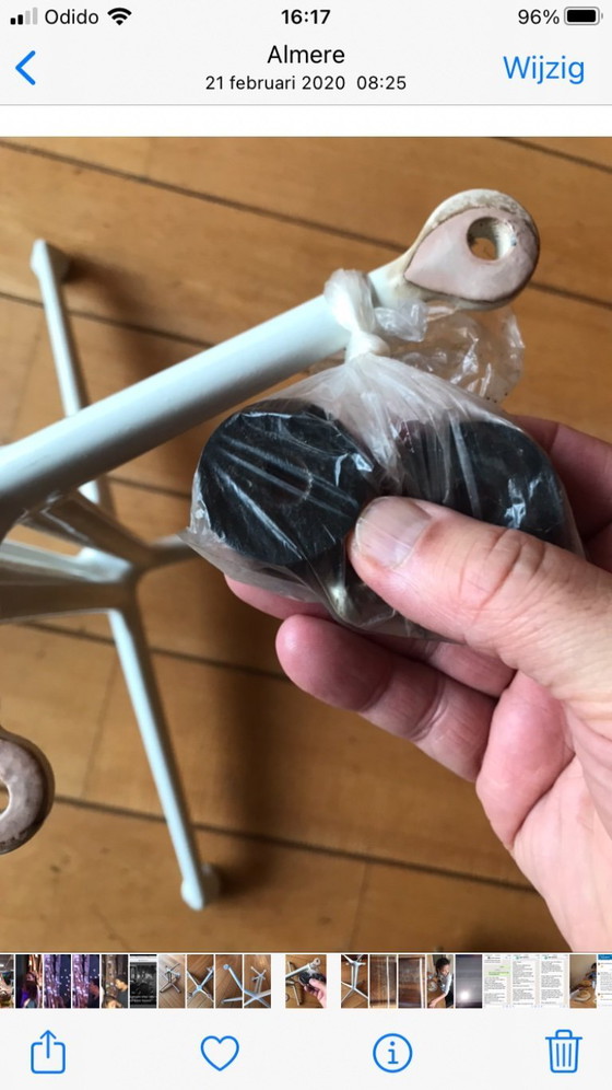 Image 1 of Chaise coque Eames originale Herman Miller