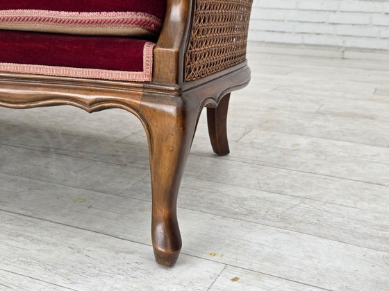 Image 1 of Canapé 3 places danois des années 1950, velours d'ameublement, bois de frêne, maille d'ameublement.