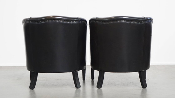 Image 1 of  Set van 2 subtiele zwart/ grijze schapenleren clubfauteuils 