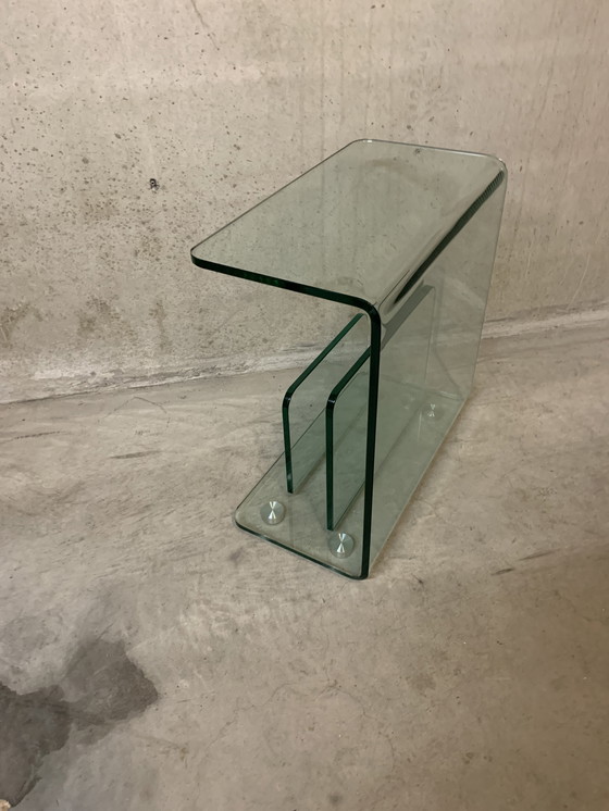 Image 1 of Porte-revues/table d'appoint de style italien.