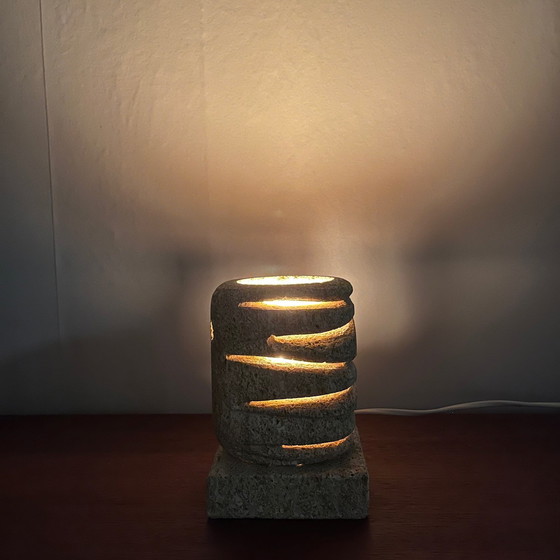 Image 1 of Kalkstenen tafellamp, 1960-70, in de stijl van Gerard Esnault