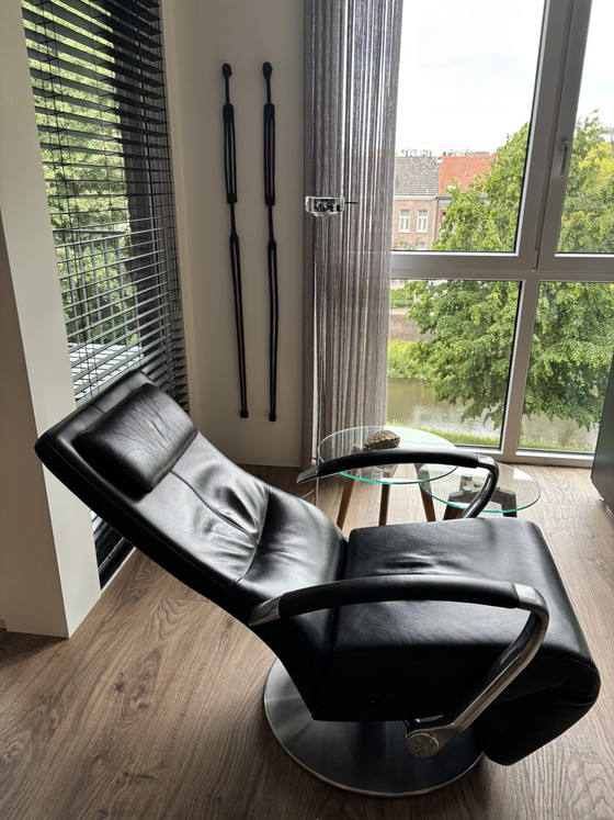 Image 1 of Te koop mooie zwartleren relaxstoel oplaadbaar