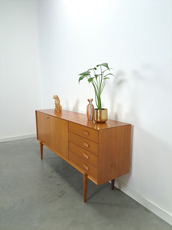 Image 1 of Buffet à hauts pieds et tiroirs