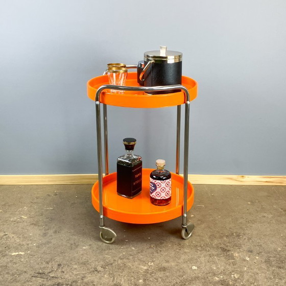 Image 1 of Carrello di servizio Space Age, vassoi cromati e in plastica arancione, anni '70