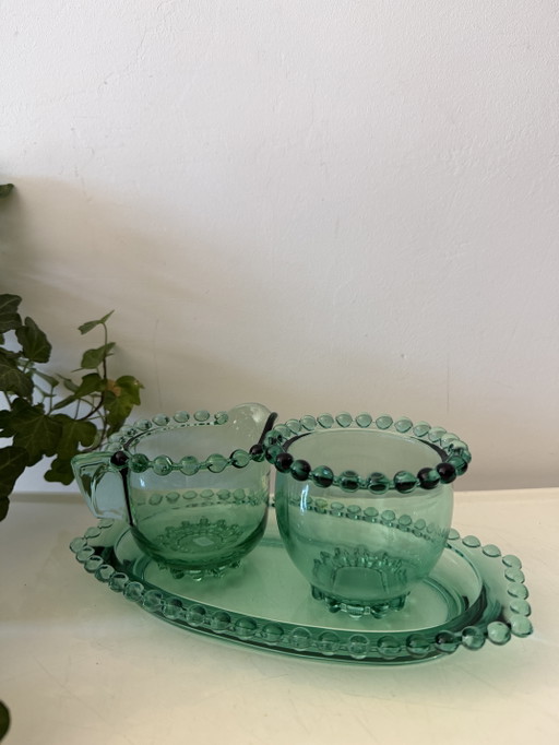 Set da zucchero e lattiera in vetro pressato verde smeraldo.