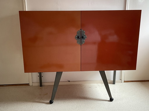 Tablero alto / mueble de audio