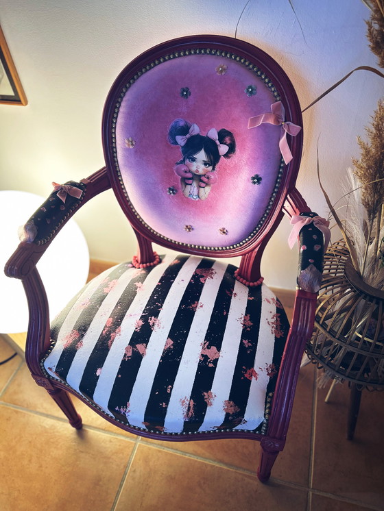 Image 1 of Fauteuil rénové pour petite fille