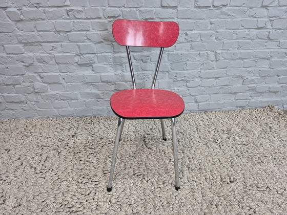 Image 1 of Ensemble de 2 chaises de cuisine design vintage de Brabantia, en Formica rouge marbré, Pays-Bas, années 1960