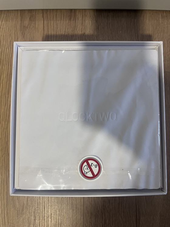 Image 1 of QLOCKTWO TIERRA 13.5 EDICIÓN DEL REPRODUCTOR PLATA Y ORO