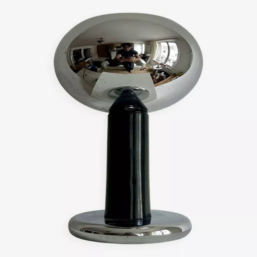 Lámpara de mesa vintage de metal cromado y lacado en negro, Italia, años 60
