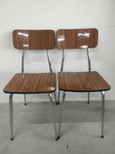 Set van 2 formica jaren 70 'Caramelkleur.  eetkamerstoelen keukenstoelen (verchroomd). 