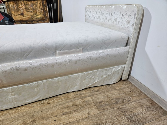 Vintage gestoffeerd eenpersoonsbed met matras en frame, jaren 60 – Eenpersoonsbedden, Wood, Chrome (photo 11 of 12)