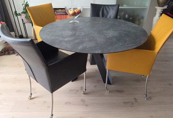 Round Dining Table – lamine (photo 3 of 7)