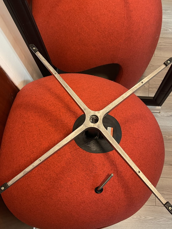 Image 1 of Poltrona Egg di Arne Jacobsen per Fritz Hansen – Modello originale rosso