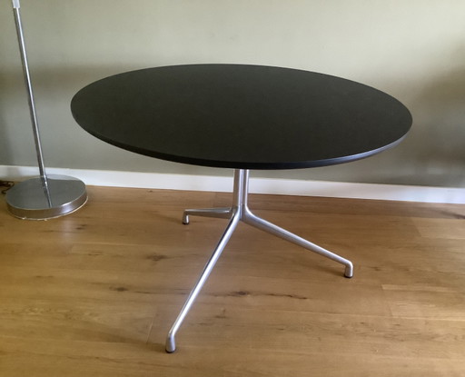 HAY ‘About a Table’ Round Dining Table – eettafels, Wood, Aluminium (photo 2 of 6)