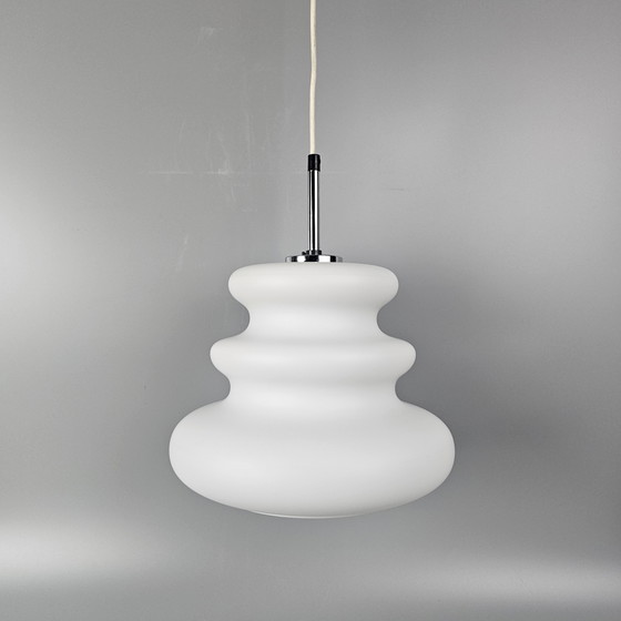 Image 1 of Lampe suspendue vintage par Peill et Putzler, Allemagne, 1960. Modèle AH 1. Verre au lait / Verre opalin. Blanc.