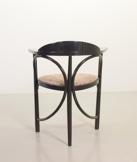 Juego de 4 sillas de comedor triangulares Thonet de diseño de mediados de siglo (modelo 87) lacadas en (photo 18 of 24)
