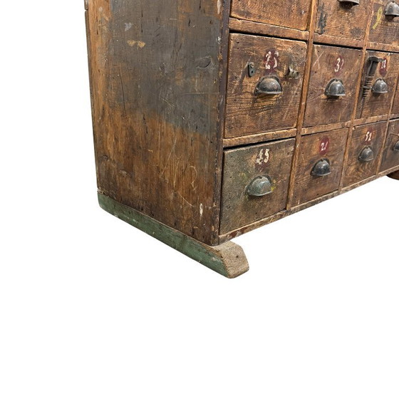 Image 1 of Gran cómoda antigua – mueble industrial con 48 cajones