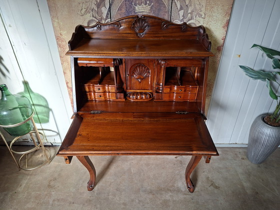 Image 1 of Klassischer Damenschreibtisch aus Mahagoni, Maße: 84 x 44 cm, Höhe: 120 cm.

Schreibhöhe: 75 cm

