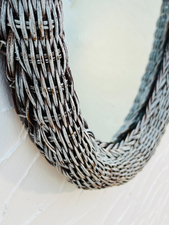 Image 1 of Vintage ovale spiegel van gevlochten riet uit de jaren 60.