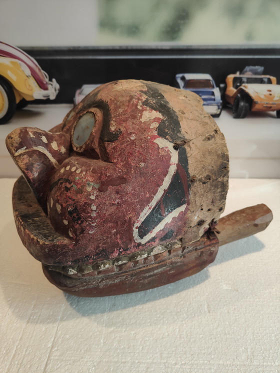 Image 1 of Masque de procession en laque rouge de Shishi Lion Chien Meiji, vers 1880