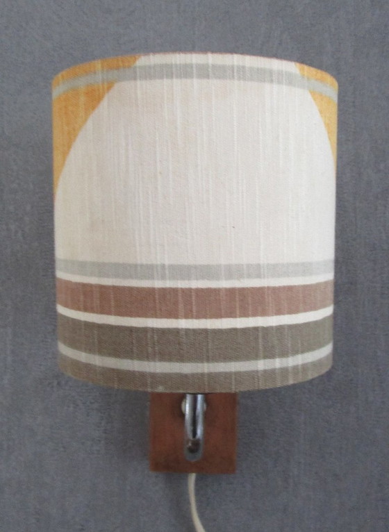 Vintage Jaren 70 Wandlamp – Retro Stoffen Kap & Houten Armatuur – Wandlampen, Wood, Cotton (photo 3 of 8)