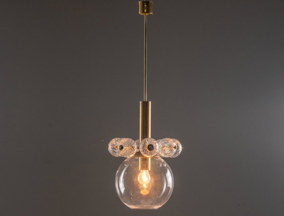 Image 1 of Lampadario in ottone di metà secolo con globi in vetro, anni '60