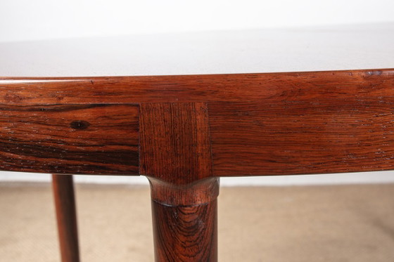 Image 1 of Gran mesa de comedor ovalada y extensible de palisandro danés, diseñada por Harry Østergaard para Randers Mobelfabrik en 1960.