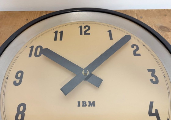 Image 1 of Schwarze Industriewanduhr von IBM, 1950er Jahre