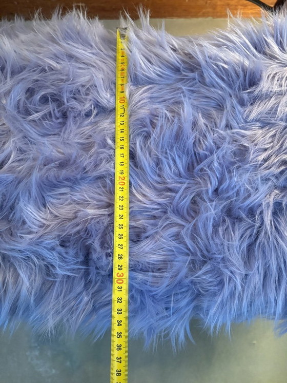 Image 1 of Hocker mit flauschigem Bezug – flippiges Lila/Pink