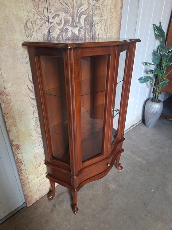 Image 1 of Classic English Mahogany Low Display Cabinet, china cabinet, liquor cabinet. Dimensions: 84x36cm and 130 cm high.