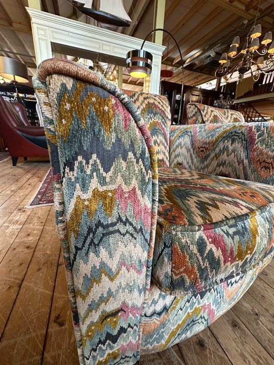 Image 1 of Sillones y otomanas Donghia - Retapizados con un colorido patrón de chevron