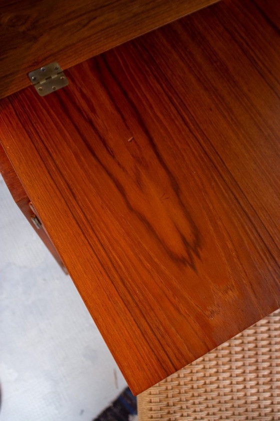 Image 1 of Vintage teakhouten dressoir/secretkast/boekenkast uit het midden van de 20e eeuw.