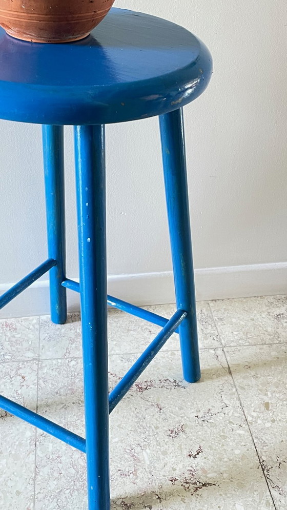 Vintage Elektrisch Blauw Houten Krukje – Wood (photo 8 of 16)
