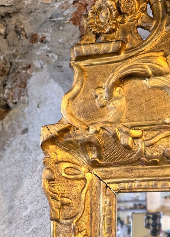 Image 1 of Regency period mirror with a carved and gilded wooden pediment – ​​18th century