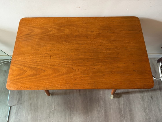 Tavolino Mid Century su Ruote, Tavolini, Legno, Marrone (foto 5 di 6)