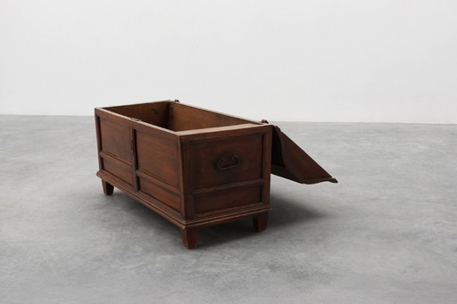 Large 18th Century Provincial oak Chest, France