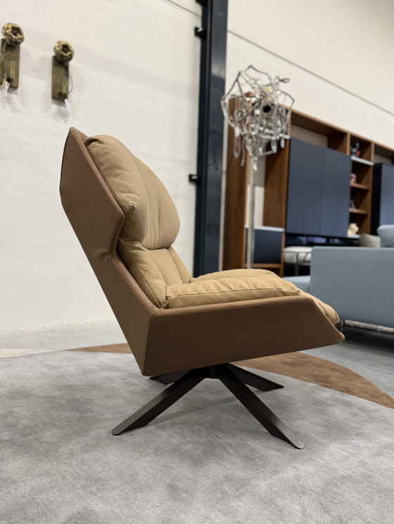 Image 1 of Moroso Clarissa Draai Fauteuil Brown Leer Camel Stof