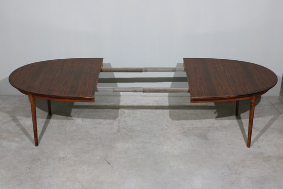 Image 1 of Table à manger ovale extensible en bois de rose par Niels O. Møller