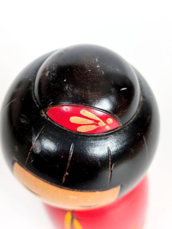 Image 1 of Poupée Kokeshi vintage, figurine en bois d'art populaire japonais, à motif floral rouge, style Wabi-Sabi