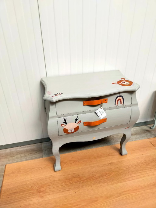 Cómoda pediátrica