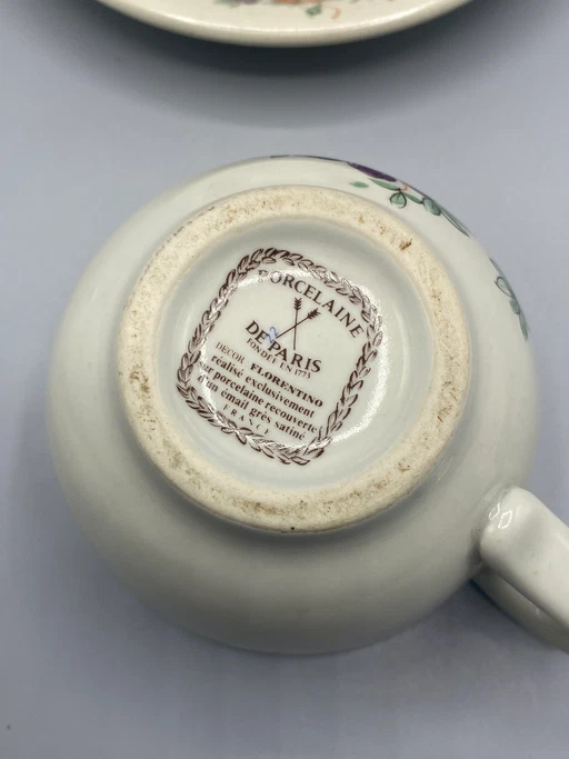 Kopje en schotel van Parijs porselein – Florentijnse decoratie – Veelkleurige bloemen – servies, Porcelain (photo 2 of 3)