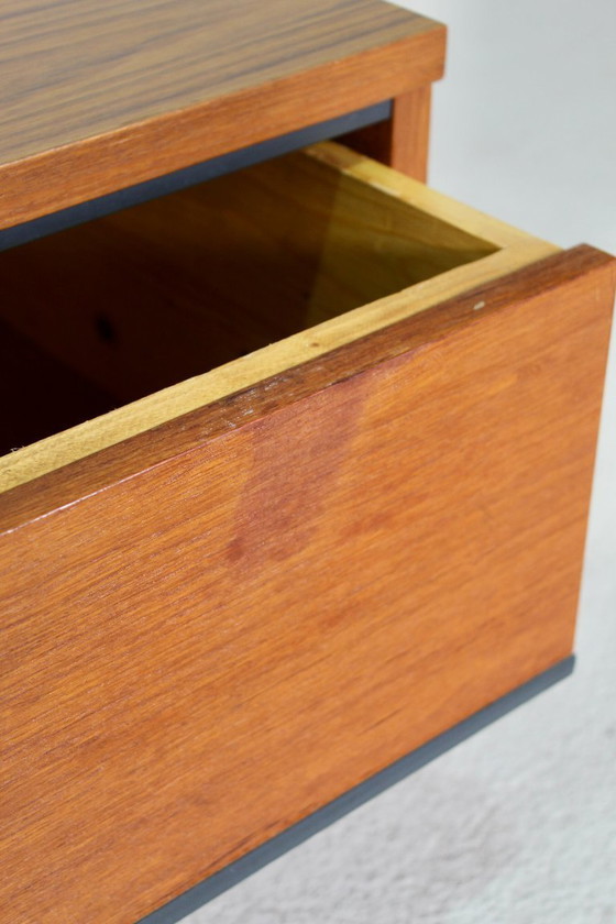 Image 1 of Ensemble vintage d'armoires suspendues