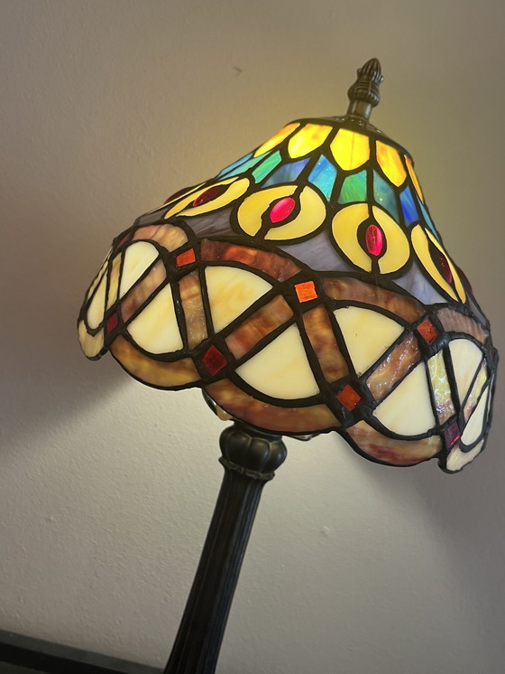 Image 1 of Vidrieras Tiffany Twenties Style Lámpara de mesa Motivo de plumas de pavo real