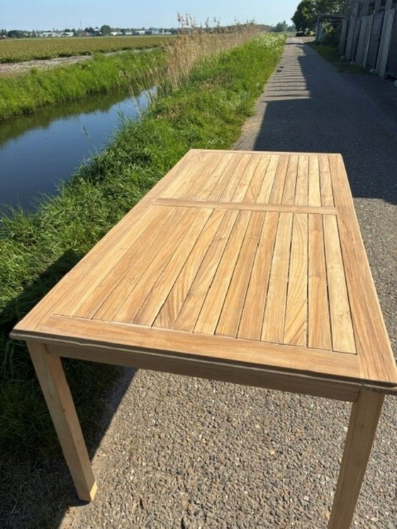 Image 1 of Prachtige massief teakhouten tuintafel als NIEUW