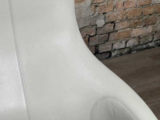 Image 1 of Vitra Grand Repos