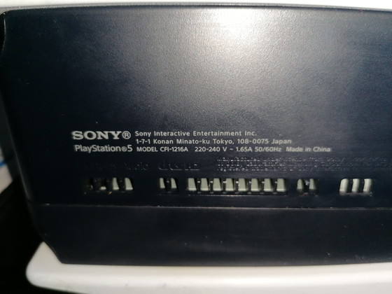 PlayStation 5 sans câbles ni manettes (console seule) – Sony, Objets déco, Plastic (photo 5 of 12)